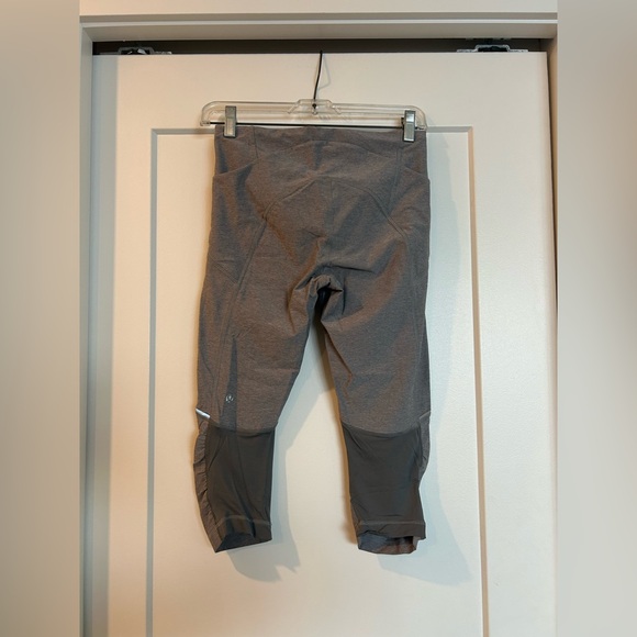 Lululemon Capri Length Workout Pants *Damaged - Picture 2 of 3